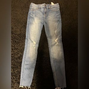 Hollister Mid rise Super Skinny W-27 L-32